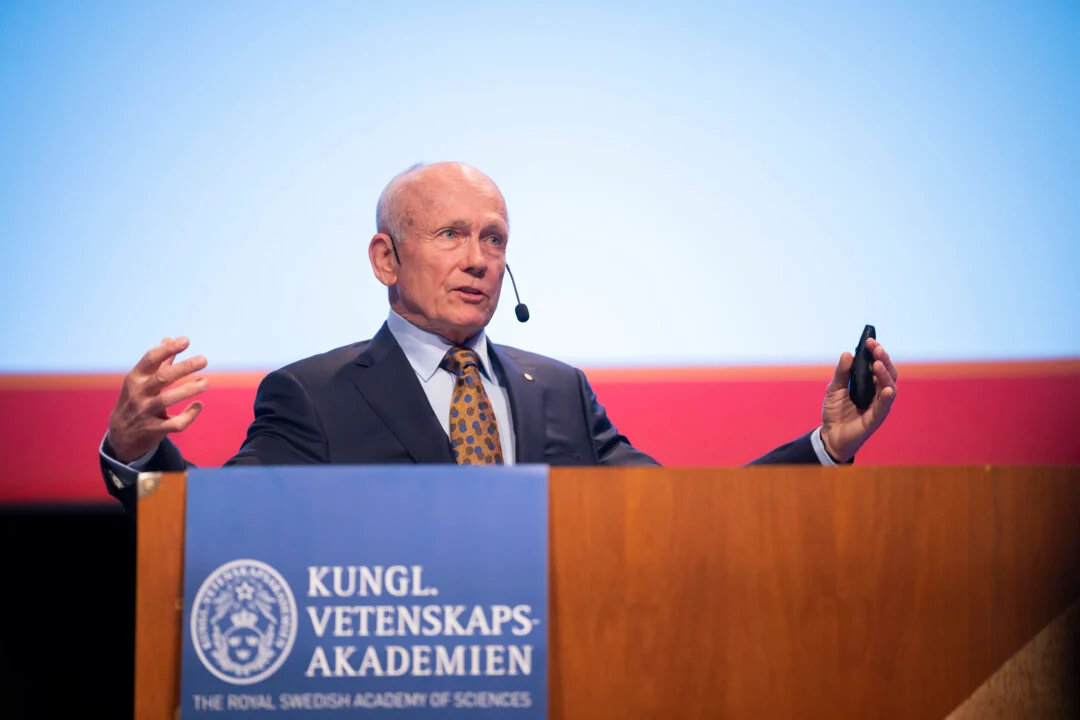 Peter Howitt presenting a Nobel lecture