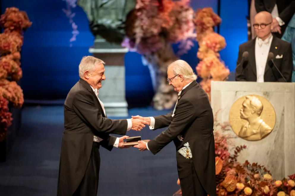 Joel Mokyr accepting his Nobel prize